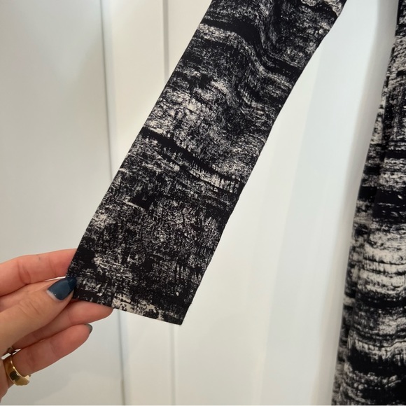 Black and white midi pencil long sleeve dress - Picture 6 of 10